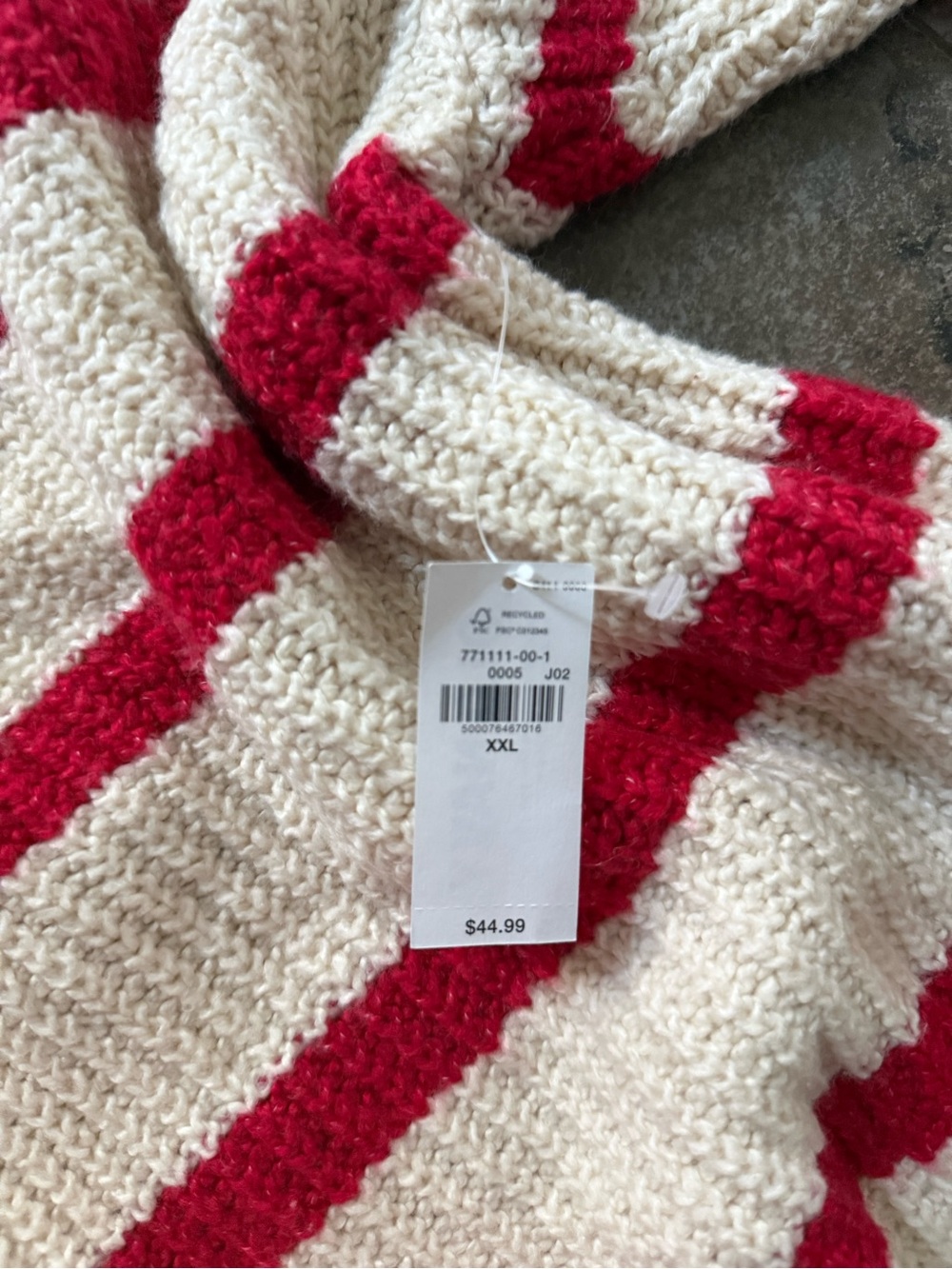🍭Cream and Red Striped Crewneck Sweater - Picture 5 of 6